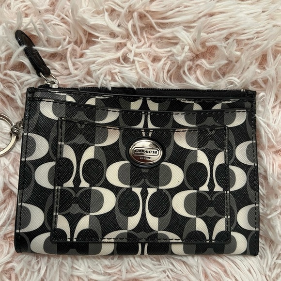 Coach - Picture 1 of 4